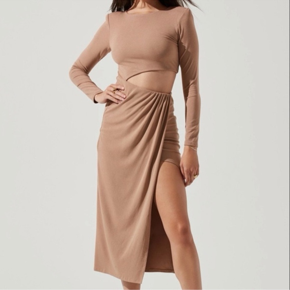 ASTR The Label Westwood Long Sleeve Cut Out Midi Dress Size Small Nude New